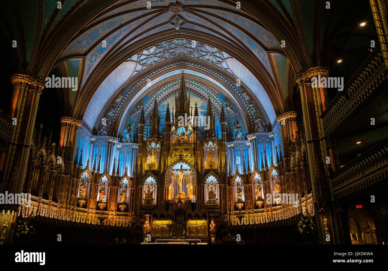 Montreal, Kanada - 13. Juli 2022: Hauptaktere der weltberühmten historischen Notre-Dame Basilika von Montreal am Place D`Armes Stockfoto